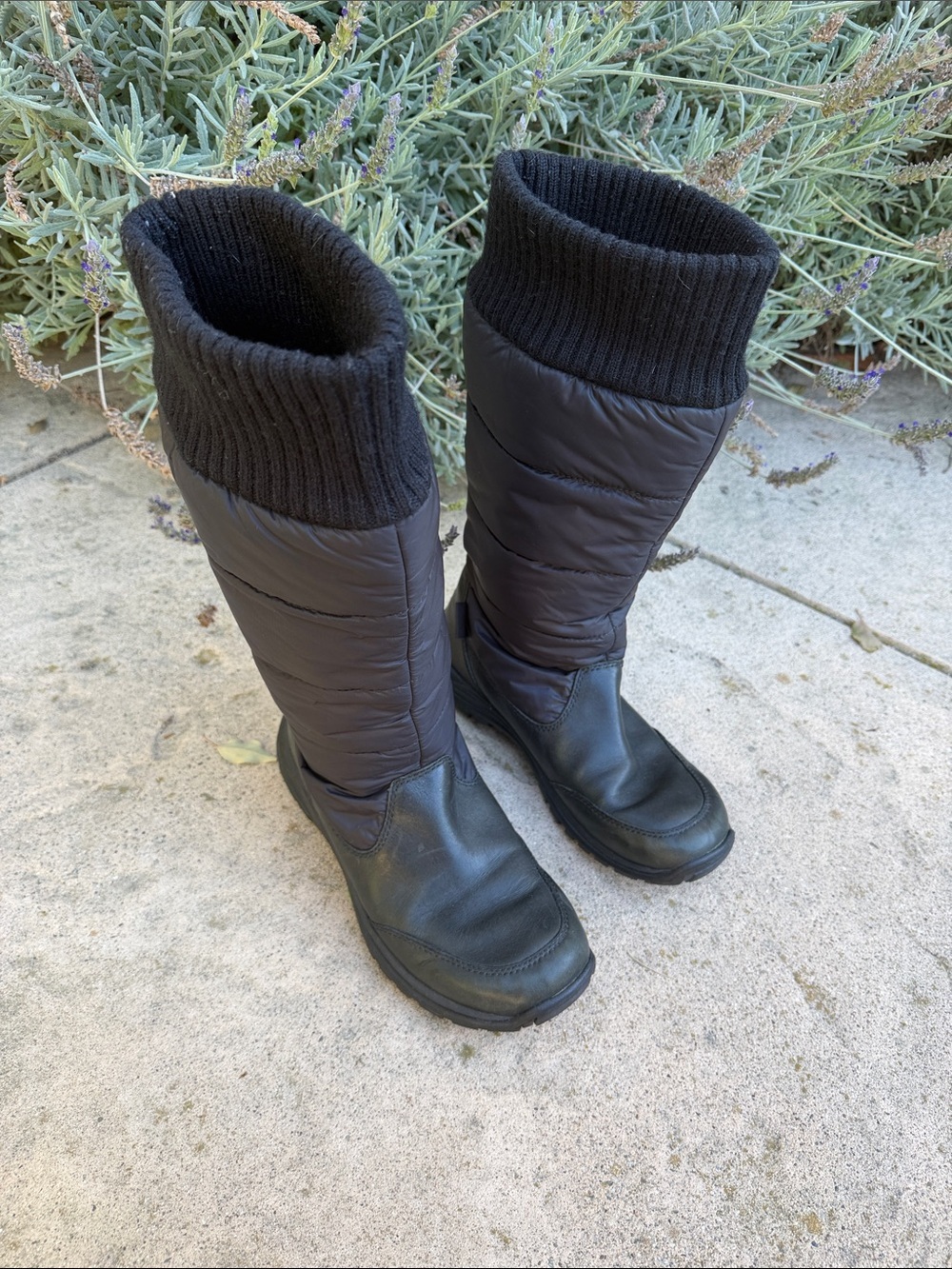 UGG Women's Black Quilt Puffer Sweater Cuff Waterproof Boots Size 8